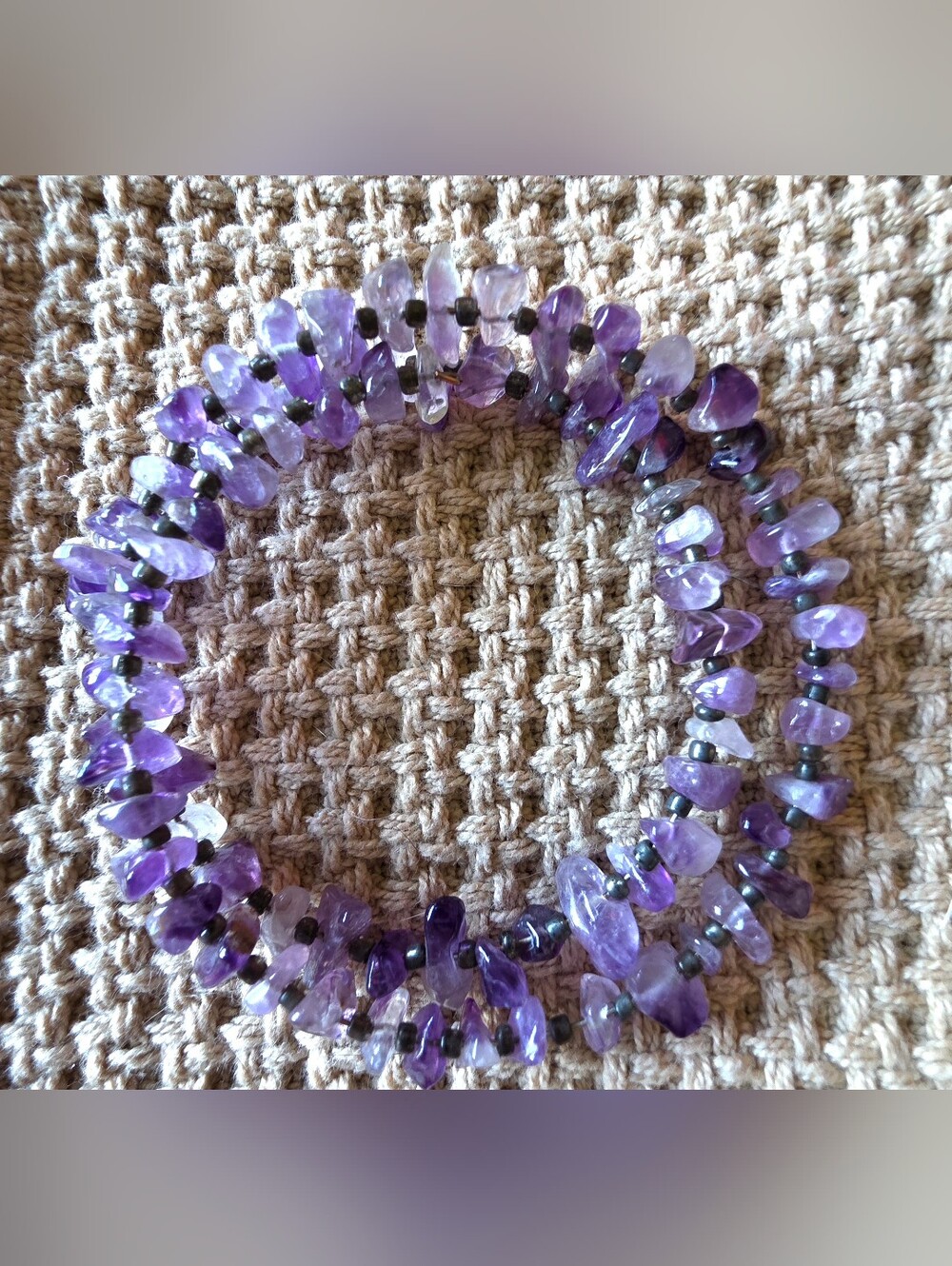 Natural amethyst chip gemstone stretchy coil bracelet.